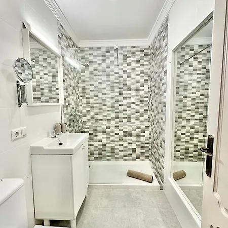 Old Town-300m From The 아파트 *